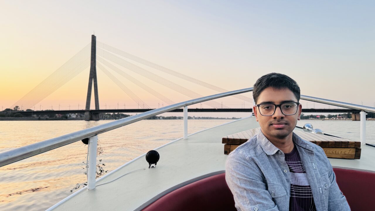 Md Al Amin Khani sõnul on rannakalurite jaoks suur probleem see, et püünise seisu tuleb sageli kontrollida teadmata, kas sinna on kala jõudnud. Tarbetute meresõitude vähendamiseks arendab ta koos kolleegidega energiasäästlikku seiresüsteemi, mis peaks töötama ka häguses rannikuvees. Foto: Erakogu