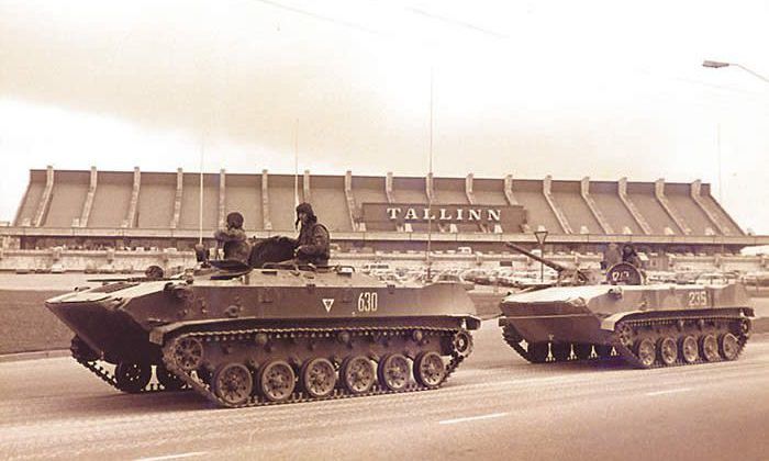 Nõukogude soomukid sisenemas Tallinna 20. augustil 1991.