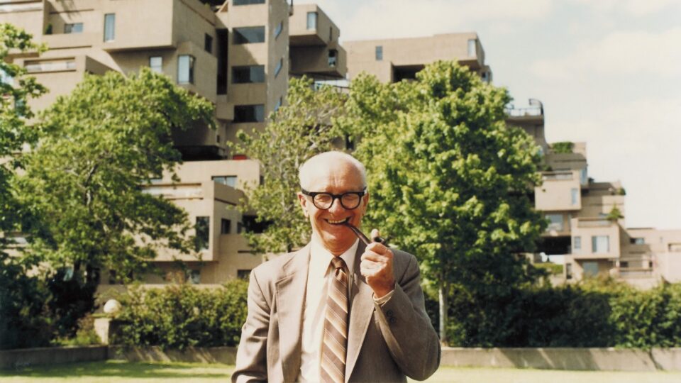 August Komendant Habitat 67 elamukompleksi ees Montréalis, Kanadas, umbes 1980. Eesti Arhitektuurimuuseum