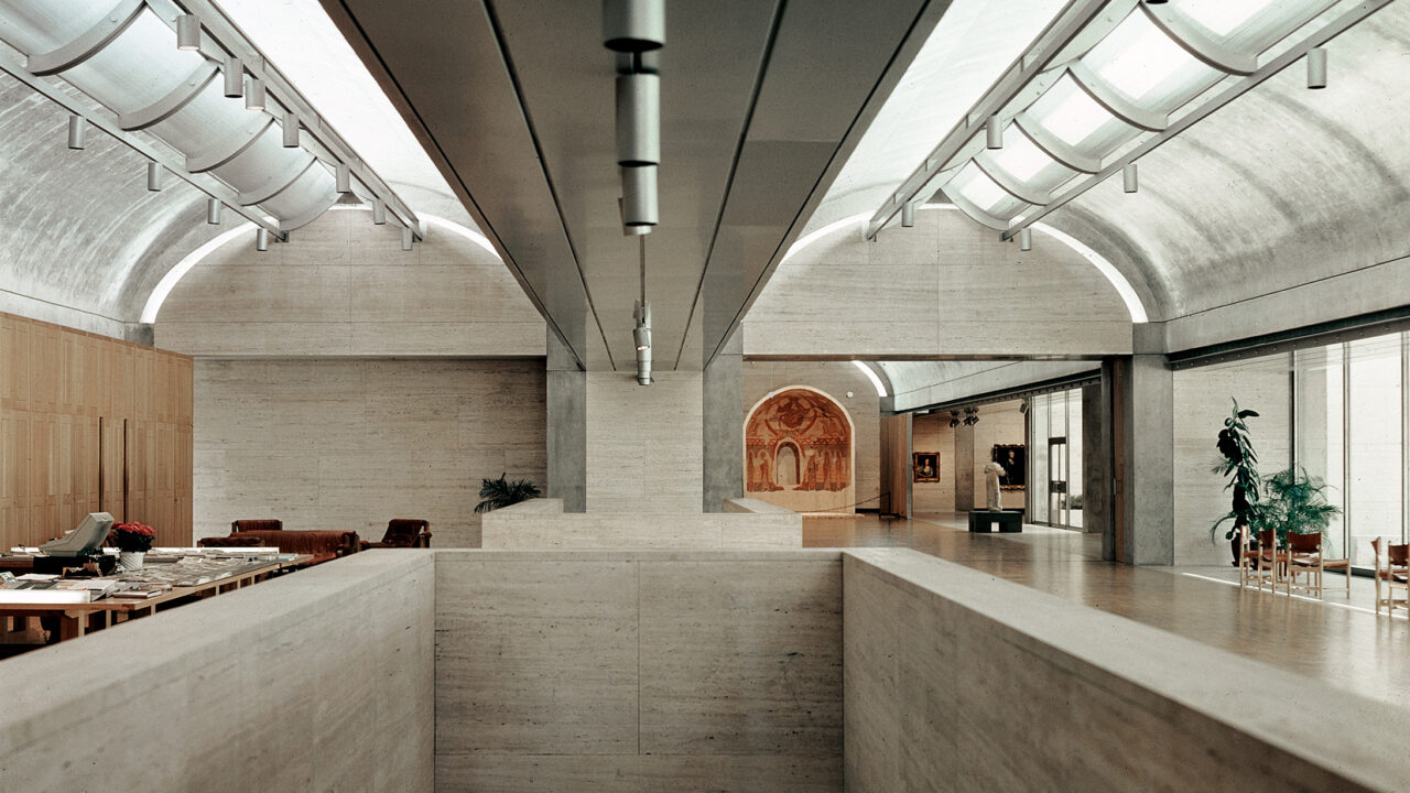 Kimbelli kunstimuuseum, Fort Worth, Texas, Ameerika Ühendriigid. Arhitekt Louis Kahn, kaasarhitekt Preston M. Geren, ehituskonstruktor August Komendant, 1966–1972. Muuseumi keskosa moodustavad raudbetoonist tsükloidsed katusekoorikud, mis hajutavad valgust pehmelt. Marshall David Meyers, Pennsylvania ülikooli arhitektuuriarhiiv