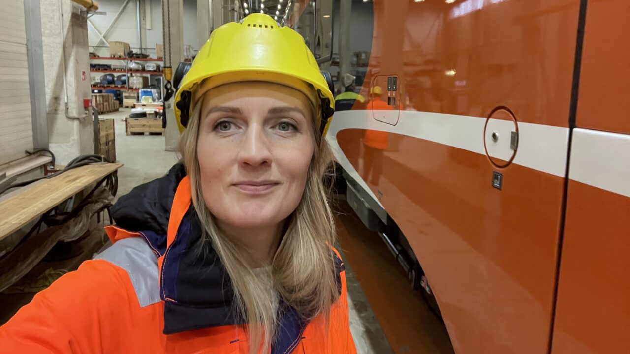 Raudteetööstus on Liisi Särglepa karjääris olnud oluline läbiv teema: just raudteele mõeldud toodete rangemad kvaliteedinõuded viisid ta omal ajal keevitusinseneeriani ning hiljem puutus ta valdkonnaga kokku ka Operailis. Foto: Erakogu