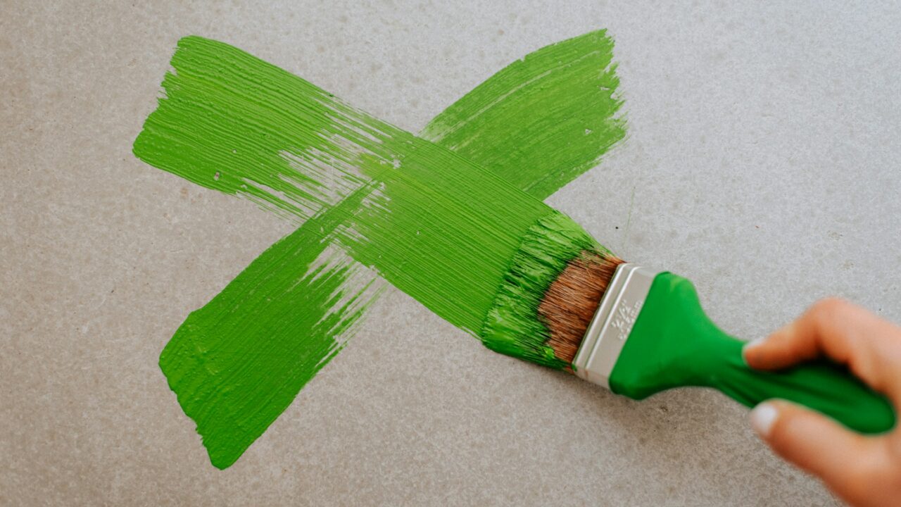 Rohepesu on eksitav viis jätta tootest või ettevõttest keskkonnasõbralikum mulje, kui selleks tegelikult alust on. Foto: Kateryna Hliznitsova / Unsplash