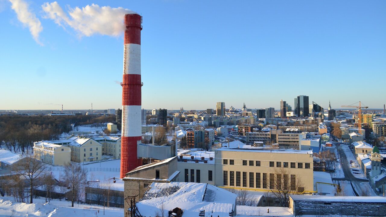 Tallinna-suguses suures kaugküttesüsteemis saab Krupenski sõnul kombineerida suuri soojuspumpasid, heitsoojust, koostootmist ja soojussalvesteid ning juhtida neid ühtse süsteemina. Foto: Pexels